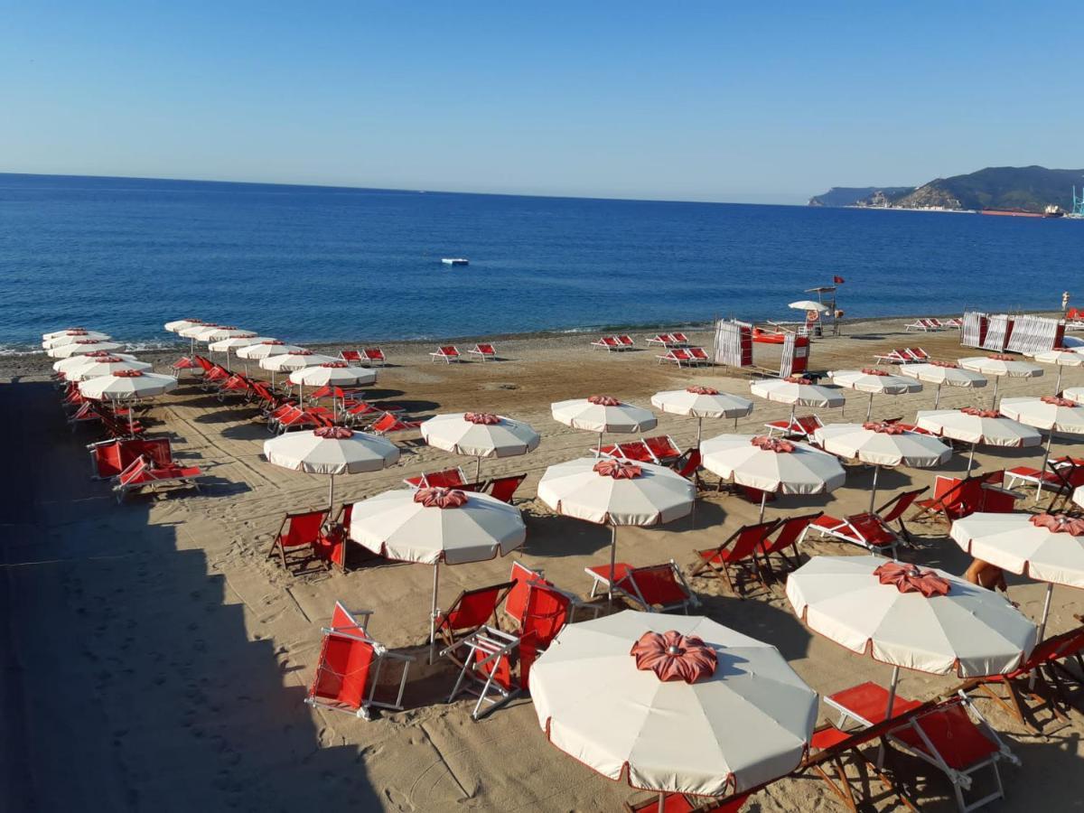 La Casa Del Mare Apartman Savona Kültér fotó